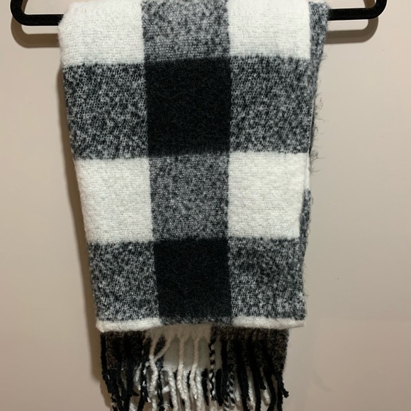 NWT American Eagle Plaid Blanket Scarf - Picture 2 of 7